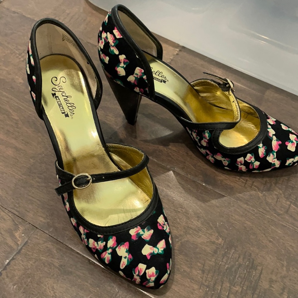 Seychelles 7 black bow print heels modcloth